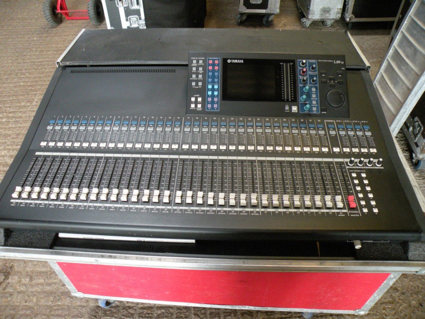 Yamaha ls9 - 32 Digital Mixing Desk
